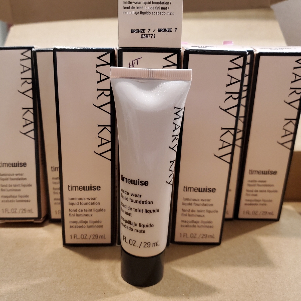 Mary Kay TimeWise Luminous-Wear Liquid Foundation